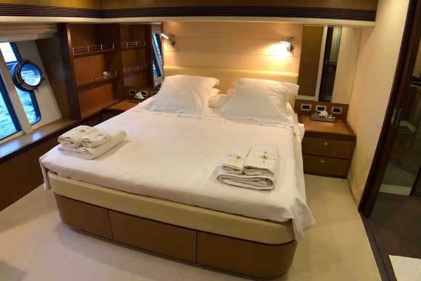 2007 Ferretti 731