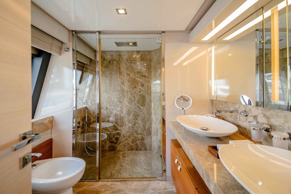 2016 Custom Line Navetta 28