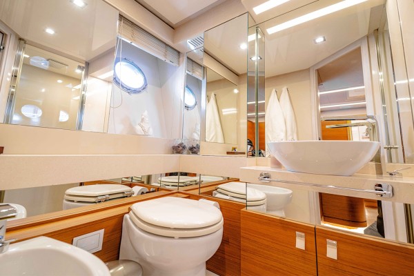 2016 Custom Line Navetta 28