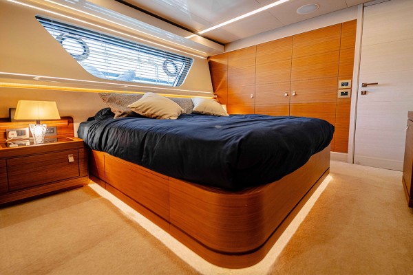 2016 Custom Line Navetta 28