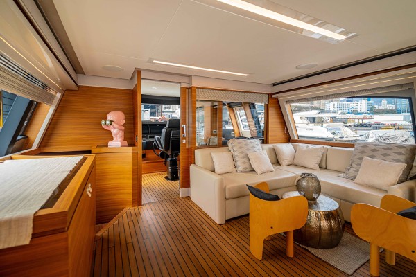2016 Custom Line Navetta 28