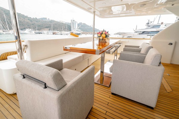 2016 Custom Line Navetta 28
