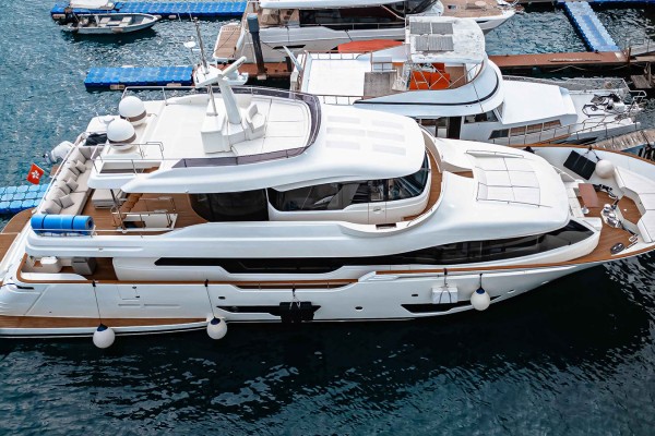 2016 Custom Line Navetta 28