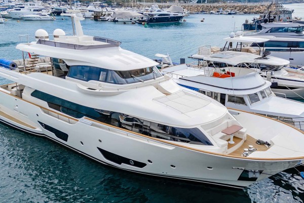 2016 Custom Line Navetta 28