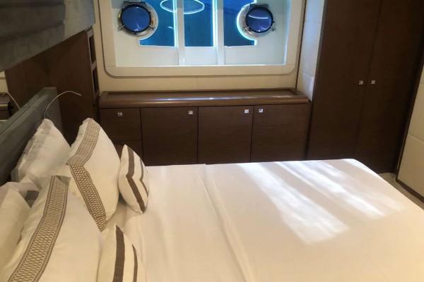 2015 Ferretti 800 HT