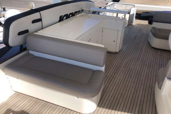 2015 Ferretti 800 HT