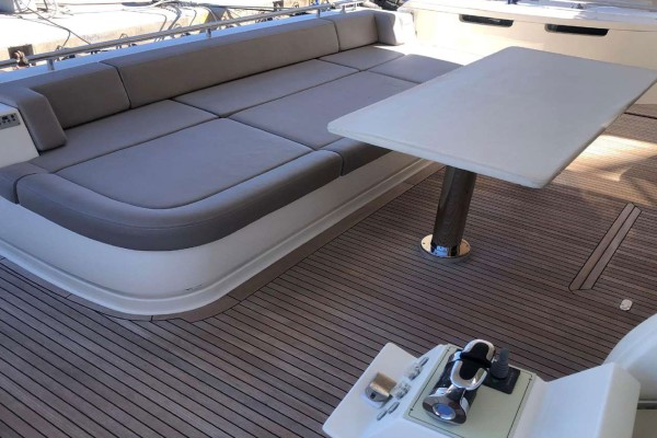 2015 Ferretti 800 HT