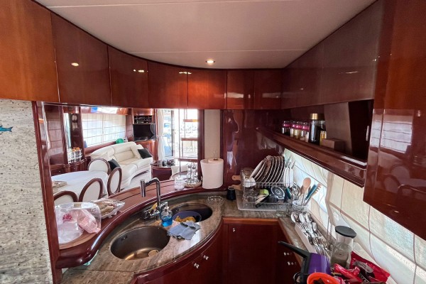 2005 Azimut 85