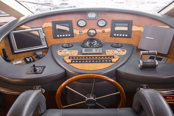 2005 Azimut 85