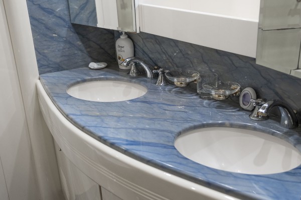 2005 Azimut 85