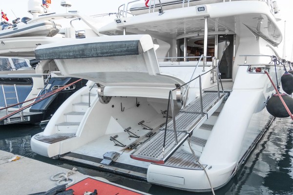 2005 Azimut 85