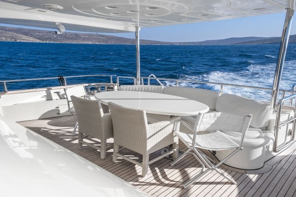 2005 Azimut 85