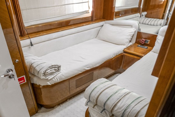 2005 Azimut 85