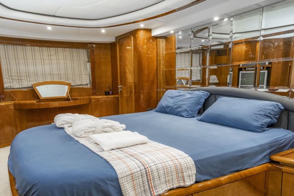 2005 Azimut 85