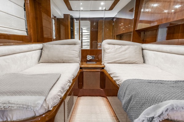 2005 Azimut 85