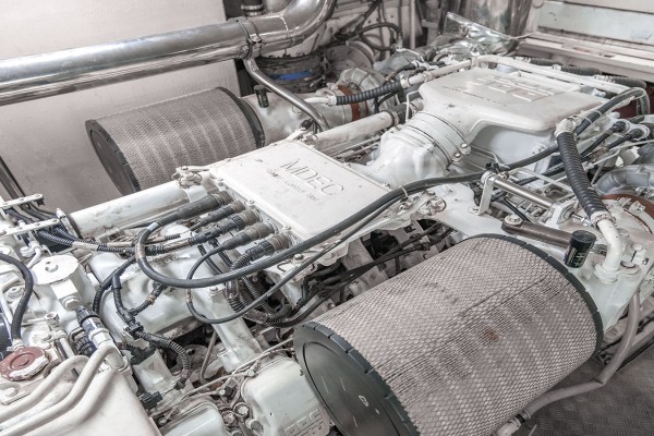 2005 Azimut 85