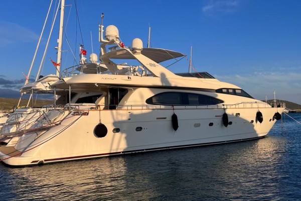 2005 Azimut 85