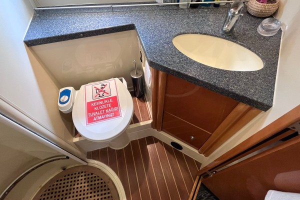 2001 Fairline Phantom 46