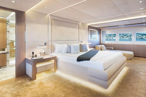 2021 Mangusta 165
