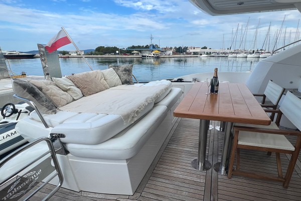 2009 Sunseeker Manhattan 52