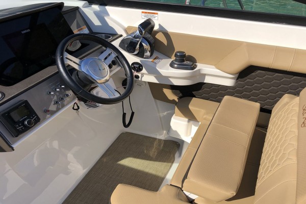 2018 Sea Ray SDX 290 Outboard