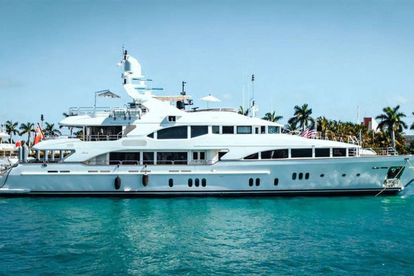 2010 Benetti Vision 145