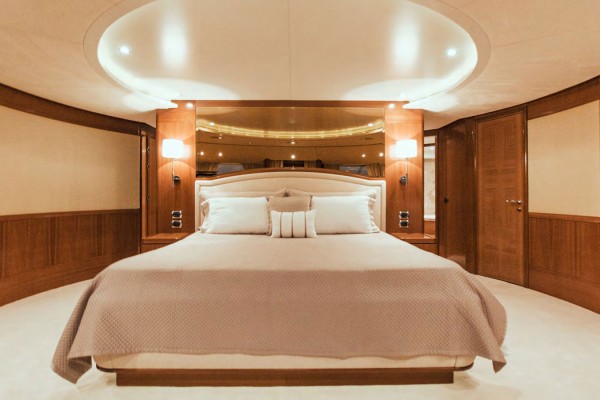 2010 Benetti Vision 145