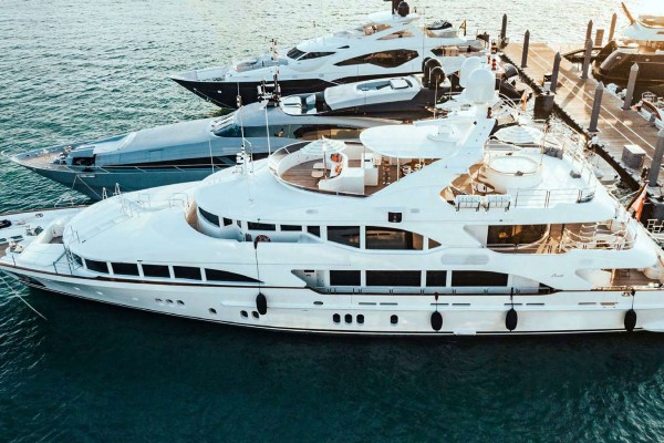 2010 Benetti Vision 145