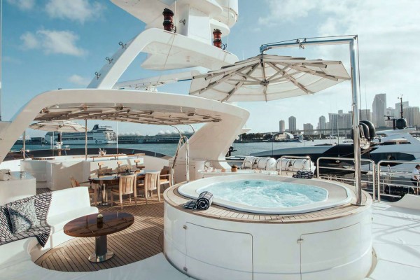 2010 Benetti Vision 145