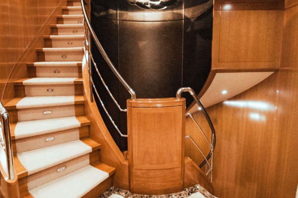 2010 Benetti Vision 145