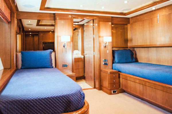 2010 Benetti Vision 145