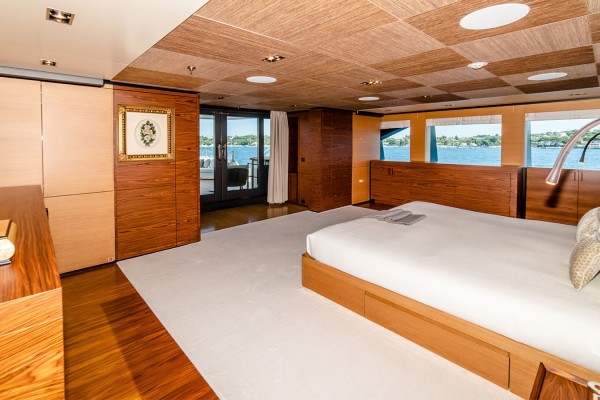 2012 Isa Yachts 50M