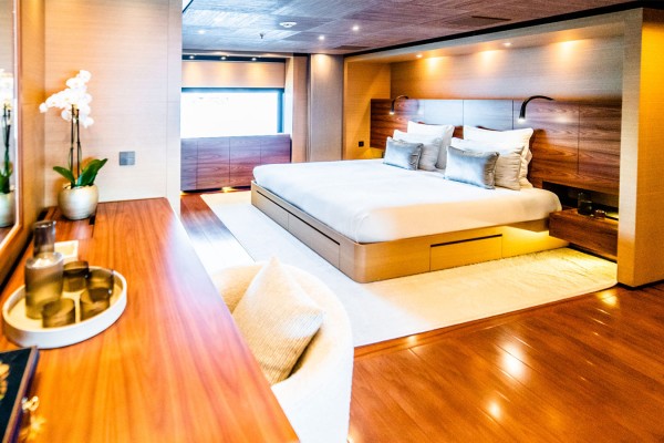 2012 Isa Yachts 50M