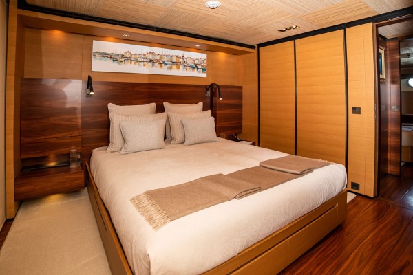 2012 Isa Yachts 50M