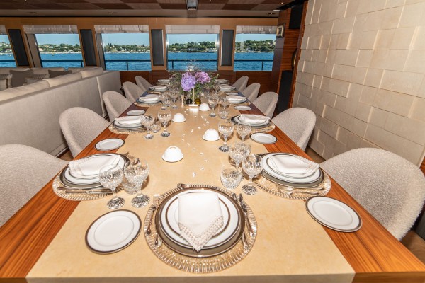 2012 Isa Yachts 50M
