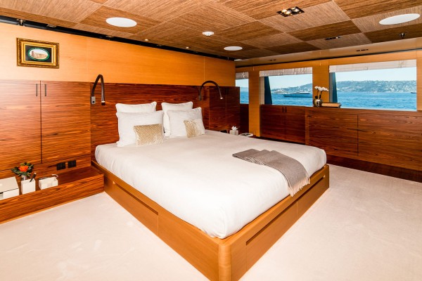 2012 Isa Yachts 50M