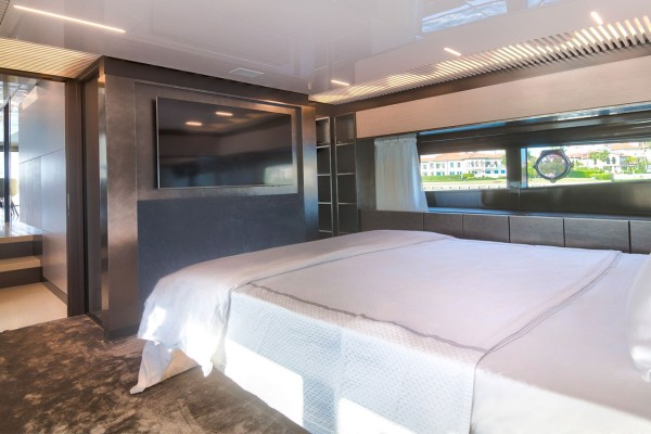 2019 Ferretti 920