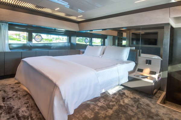 2019 Ferretti 920