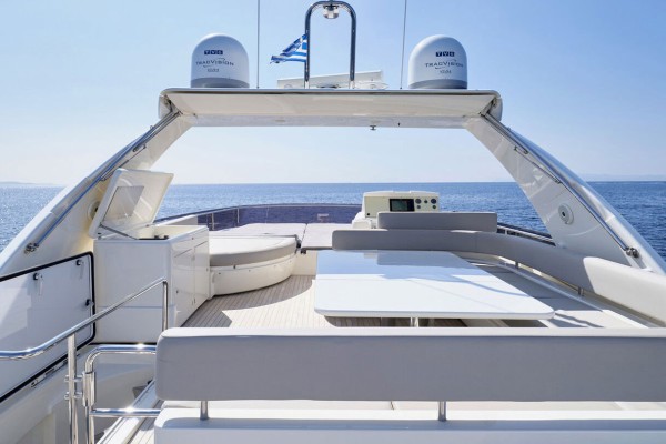 2016 Ferretti 750