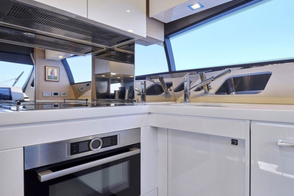 2016 Ferretti 750