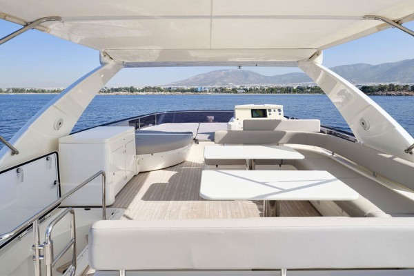 2016 Ferretti 750