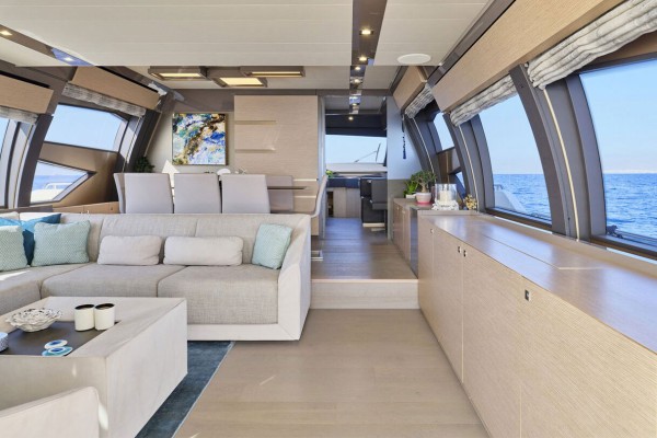 2016 Ferretti 750