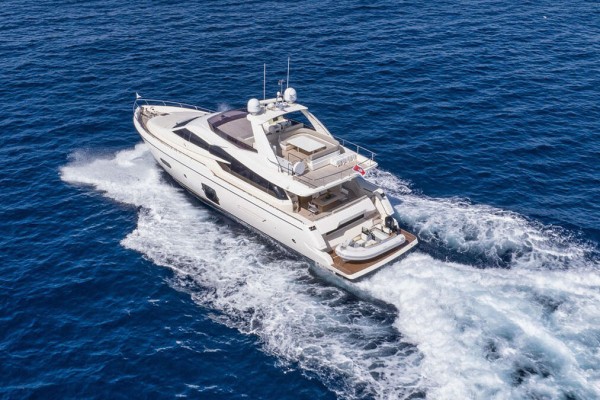 2016 Ferretti 750