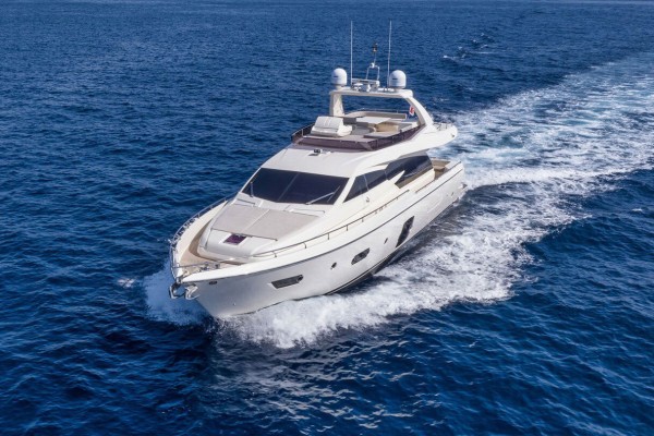 2016 Ferretti 750