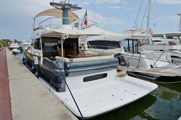 2015 Azimut Magellano 53