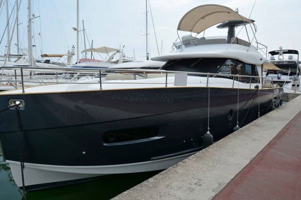 2015 Azimut Magellano 53