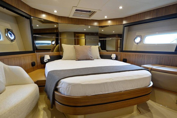2015 Azimut Magellano 53