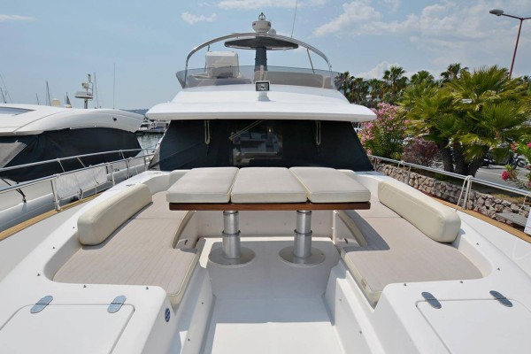 2015 Azimut Magellano 53