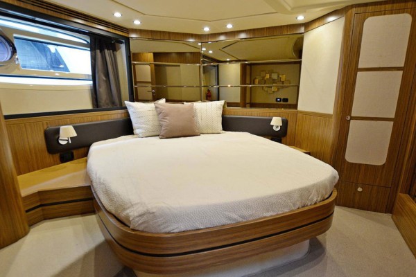 2015 Azimut Magellano 53
