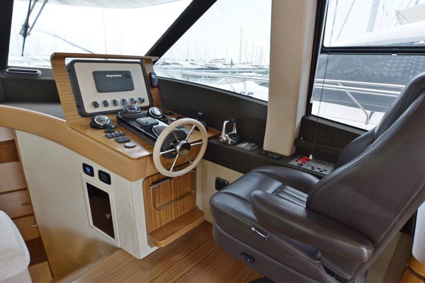 2015 Azimut Magellano 53